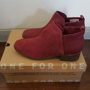 TOMS boots sz 8.5